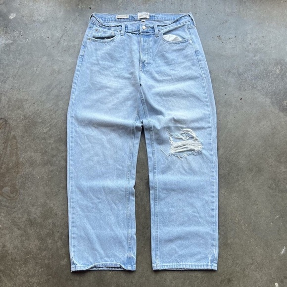 Universal Thread Light Blue Straight Leg Jeans - Picture 1 of 3